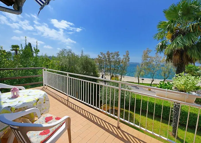 Beautiful Apartments First Row To The Sea