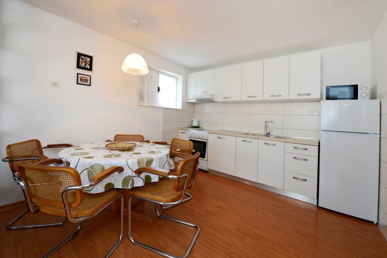 Apartman Beautiful First Row To The Sea