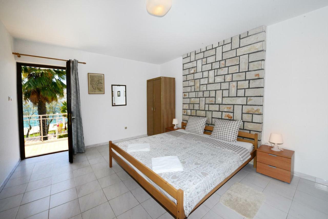 Beautiful First Row To The Sea Apartman Poreč